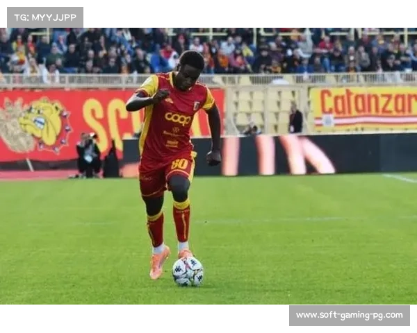 AC米兰截胡签下19岁中场新星阿尔法乔·西塞,转会费950万欧元